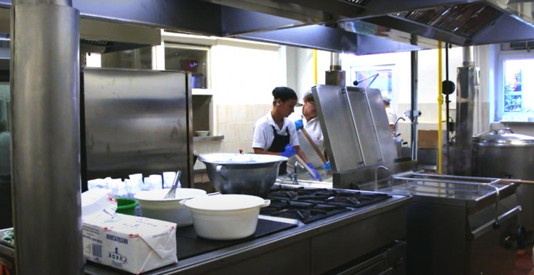 Meredeken emelkednek a menzatarifák