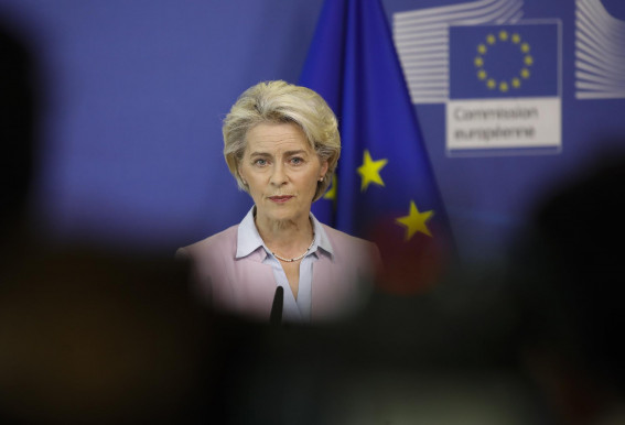 EP-képviselők felháborodtak, szerintük szégyen, hogy Ursula von der Leyen hamar távozott a Magyarország-vitáról