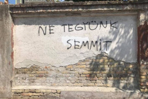 Kedves politikusok, meg szabad bukni! – Selmeci János jegyzete