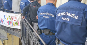 Lipótvárosi kilakoltatás: Jámbort és Tordait elrángatták az élőláncból