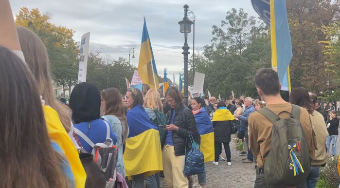 A budapesti orosz nagykövetségnél tüntetnek Putyin agressziója ellen