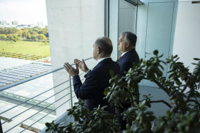 Scholz: Nem engedhető meg, hogy egyetlen tagország visszatartsa a többit