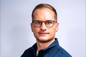 Vádat emeltek a kommentelő ellen, aki csőbombával 