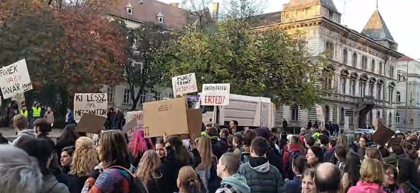 Diákok tüntettek Győrben