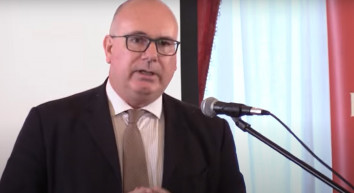 Kémkedésért vehették őrizetbe az MCC vendégoktatóját