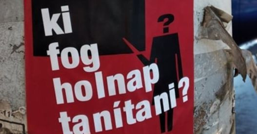 Már elsőéves egyetemistákat is felvesznek iskolákba