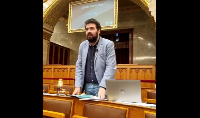 Szociális biztonság: Több mint húsz órája tartja a frontot a parlamentben az ellenzék