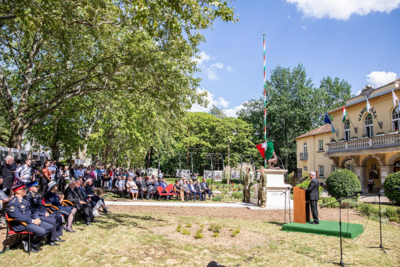 Utcára mentek a mindszentiek az idősotthonukért