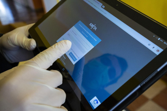 Pintér: Gyerekek törték fel a KRÉTA-rendszert