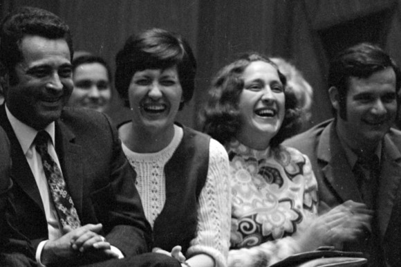 Min, hol, mikor, hogyan és miért nevetnek az emberek?