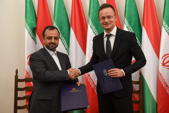 Szijjártó Iránnal keresi a 