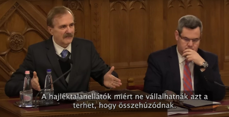 Felkai államtitkár: A hajléktalanok miért nem húzzák össze magukat?