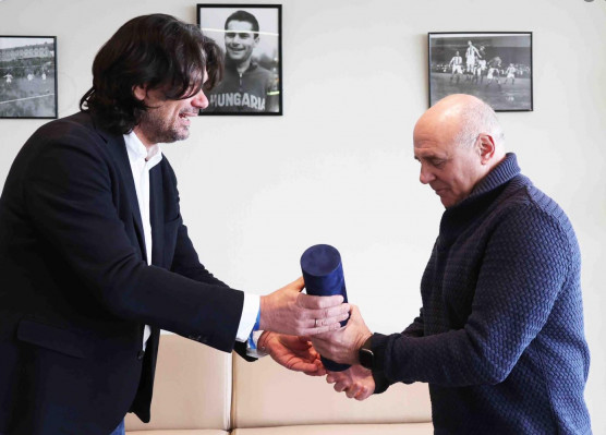 Deutsch Tamás kitüntette Rónai Egont