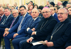 A Horn-kormány idején még felszólaltak az oktatásért a püspökök