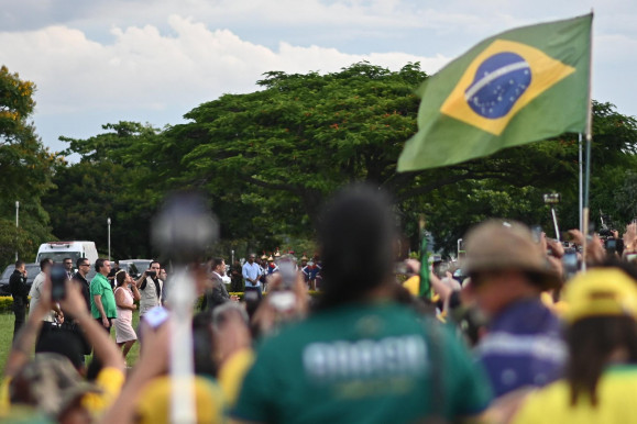 Bolsonaro több ezer híve támadta meg az állami épületeket 