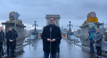 A Lánchíd felújítása miatt támadja megint a fővárosi Fidesz Karácsony Gergelyt