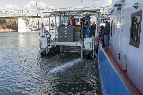 Magyar robot gyűjti a folyók szemetét 