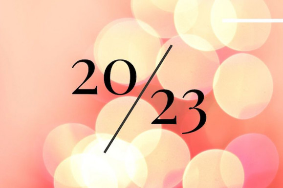 Két egymásra mosolygó idegen – Selmeci János jegyzete