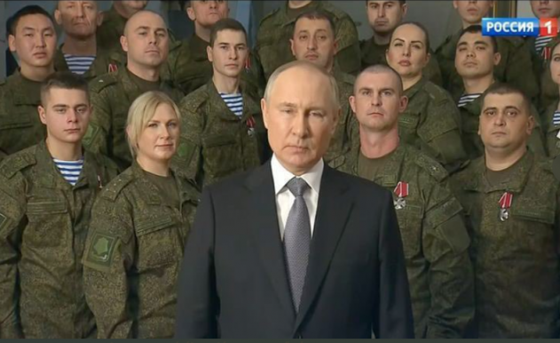 A Putyin-barát lap hevesen tagadja, hogy az elnök műkatonákkal fotózkodott volna szilveszterkor 