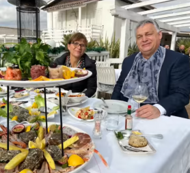 A Blikk szerint a nagykövetség állta Orbán homárvacsorájának cechét, Orbán sajtófőnöke egészen mást állít