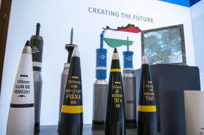 Orbán egyre több fegyver gyártására rendezkedik be