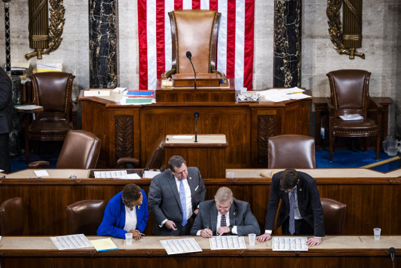 Az amerikai Kongresszus alsóháza 14,3 milliárd dollárt szavazott meg Izraelnek