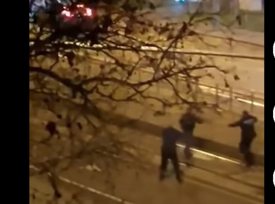 Rendőröket késeltek meg az éjjel Budapesten