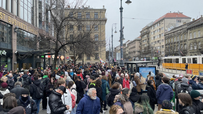 A diákok az Astoriánál tüntettek