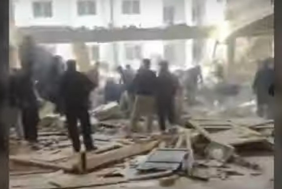 Istentisztelet közben robbantottak – Legalább 32 ember halt meg Pakisztánban