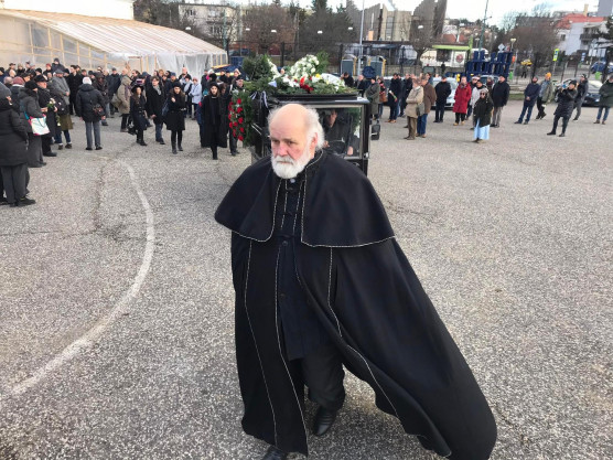 Ismert művészek jótékonysági fellépése Iványi Gábor mellett a Blahán