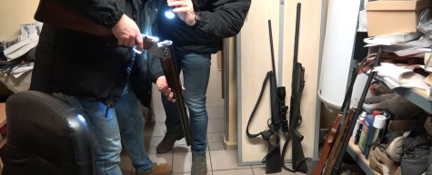 Razzia: Az ortopédcipő-maffia 17 gyanúsítottját tartóztatták le