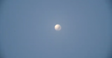 Montana fölött látták, de emberlakta vidék felett nem lövik le a kínai kémléggömböt az amerikaiak 