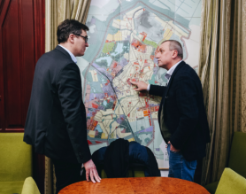 Karácsony 20 milliós gyorssegélyt és emelőkosaras kocsit vitt Kárpátaljára