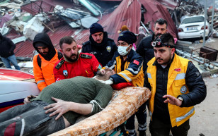 Legkevesebb 32 túlélőt találtak a magyar mentőcsapatok Törökországban a földrengés után
