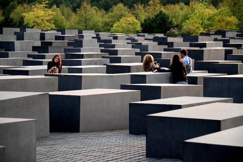 A meggyilkolt európai zsidók emlékműve (Denkmal für die ermordeten Juden Europas), Berlin, Mitte.