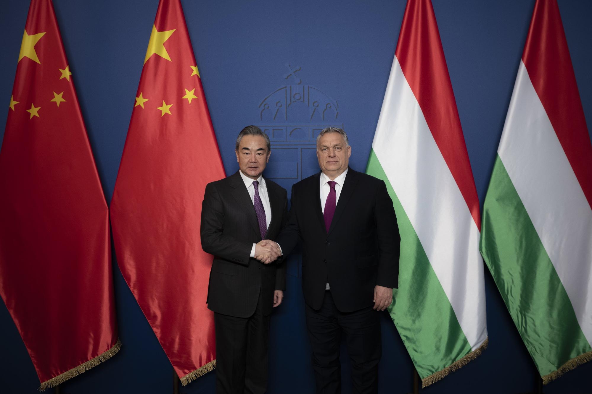 Orbán Viktor Kína legmagasabb rangú diplomáciai vezetőjét 