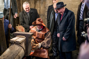 Orbán, a pannon szélsőjobbos, Németország fegyverkovácsa