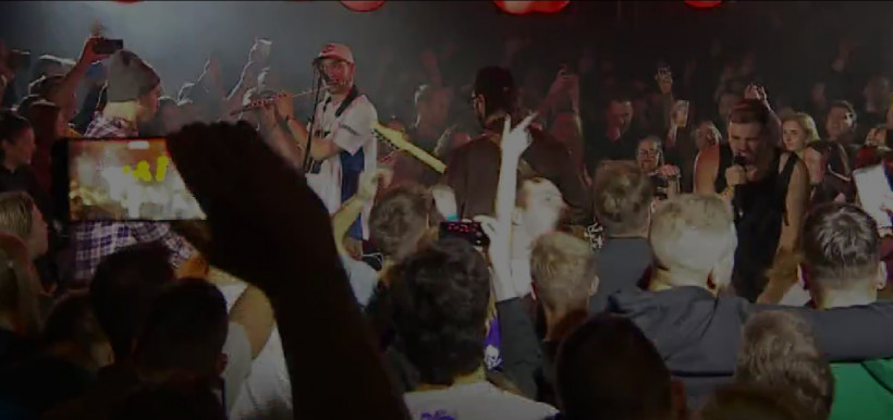 Elnémult a közmédiában a koncert Orbán nevének említésekor