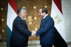Orbán Egyiptomban is migránsozott