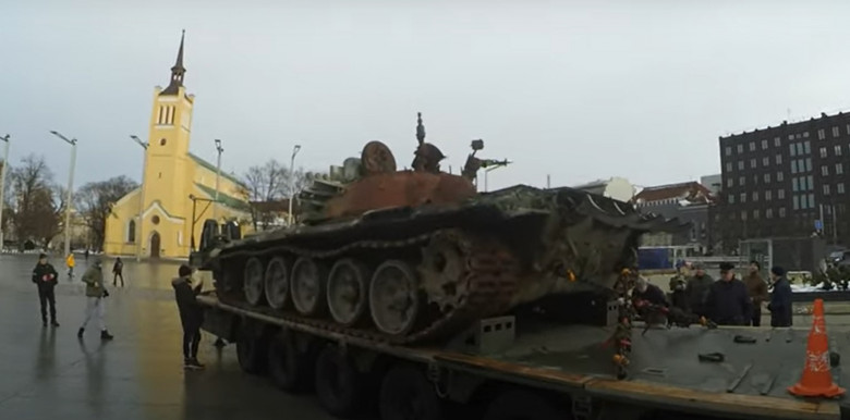 Gyorsfotó a 370-ik napon - Szénási Sándor jegyzete