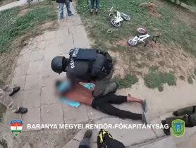 Bosszú Baranyában: sörösüvegből és zokniból készült Molotov-koktélokat dobtak egy házba a véméndi atyafiak