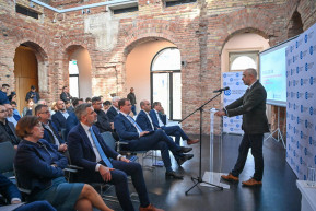 Polyák: Cinikus politikusok etetik a szavazóikat butaságokkal