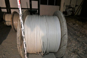 Majdnem ellopott 2,5 kilométer rézkábelt három férfi Berettyóújfalun