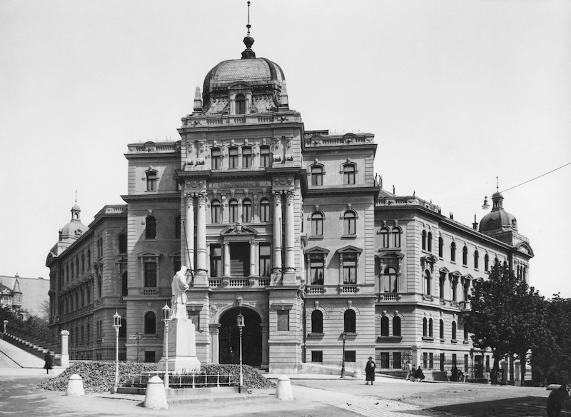 1940 Bimbó út - Fényes Elek utca - Keleti Károly utca sarok, Nepomuki Szent János szobor, szemben a Központi Statisztikai Hivatal épülete.