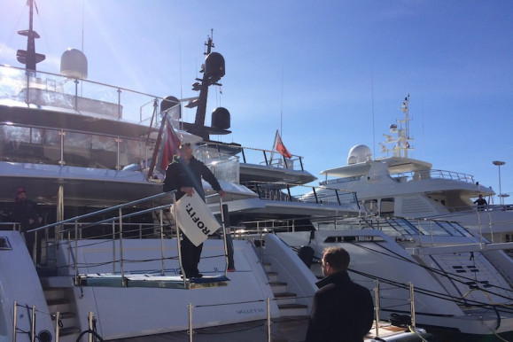 Párbeszédes aktivistát zavartak el Szíjj jachtjáról