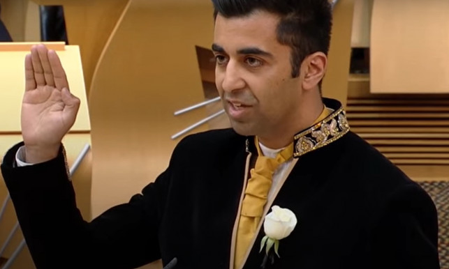 A skót szoknya álma - Szénási Sándor jegyzete