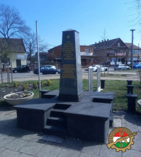 Munkásőr-hagyományőrzők koszorúztak szovjet emlékművet a XVIII. kerületben