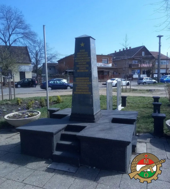 Munkásőr-hagyományőrzők koszorúztak szovjet emlékművet a XVIII. kerületben