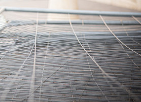 Munkavédelmi sisakot adtak volna Orbánnak