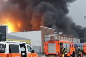 Mérgező felhő tart Hamburg felé